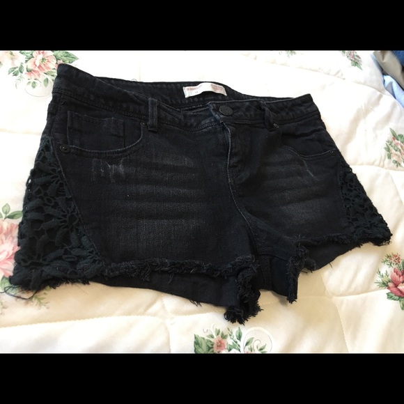 No Boundaries Black Shorts lace appliqué Pockets - Picture 1 of 4